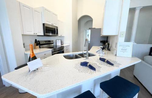 556 Gorgeous home with Pool and Spa Not Overlooked at Back 3 Bedrooms and 2 Full Bathrooms - Foto 25