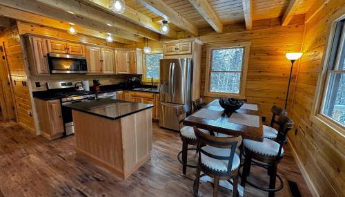 31R Brand new log home on quiet side street in Bethlehem, close to Main Street! 20 min to skiing - Foto 5