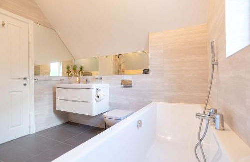 Trewhiddle Retreat V3 by Together Travel - Luxury 4-Bedroom Villa - Foto 33