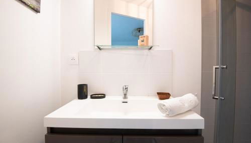 Beautiful Renovated Studio - next to the metro - Foto 4, towels