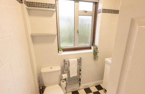 Spacious Home 10 mins to Airport & Braehead - Pass the Keys - Foto 31