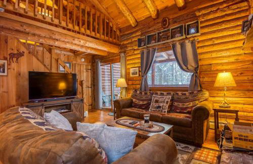 Family-Focused & Pet-Friendly Log Cabin with 4BR 2BA Sleeps 10 - Photo 47