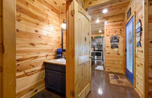 Hickory Bear - Cabin surrounded by pines, Sleeps 10, Hot Tub, Fire Pit, Arcade, Foosball Table & Deck Slide - Photo 34