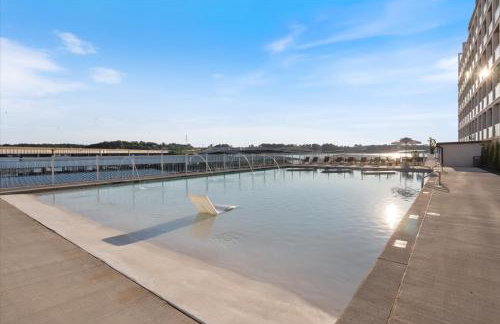 Lakefront Topsider Condo w/ Boat Slip, 2 Pools & Large Deck - Foto 52