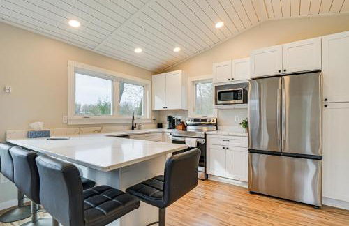 Fish, Swim and Explore! 2-Cabin Camp on Round Lake - Foto 5