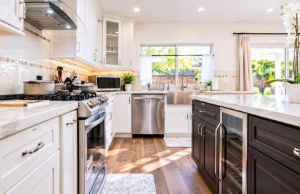 Grand Lux 4BR Prime Location & Serene Yard - Foto 9