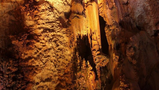 Alicante, Santa Pola: Cueva de Canelobre, Busot + Paseo Costero - Foto 3, Detalle de las milenarias estalagmitas: una obra de arte geológica esculpida por el agua durante siglos