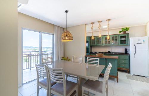 Aptos em Bal Piçarras a150m da PRAIA, dois quartos, sala de estar, COZINHA COMPLETA, SACADA com CHURRASQUEIRA, WI-FI, PISCINA, PORTARIA 24h, PLAYGROUND e QUADRA DE ESPORTES - Foto 5