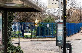 Luxurious 2 bedroom flat with parking and garden, 5 mins walk to train station and bus stop opposite property - Foto 30