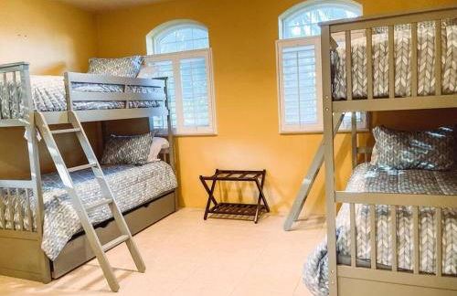 Large Mediterranean Oasis - Water Views & Pool - Photo 25