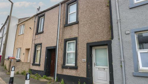 Holly House - Photo 2