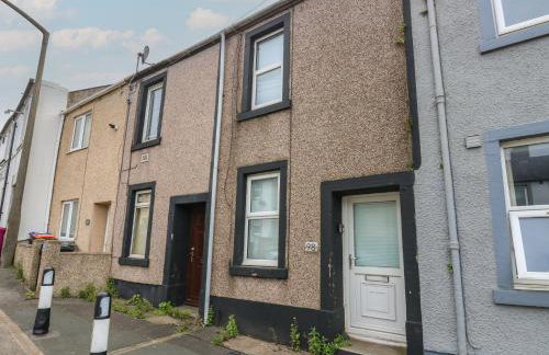 Holly House - Photo 2