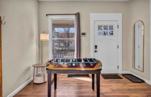 BIG 4BR House 7 Mins to Downtown with Foosball and Games - Foto 9