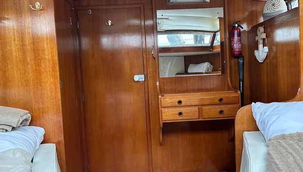 Riverside Boat Retreat on the River Thames - Foto 3, Habitación