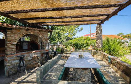 Saltos Village House - Peaceful Poolside Retreat - Foto 19