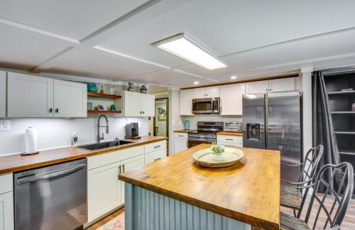 Cozy Clarkesville Getaway with Fire Pit! - Foto 8