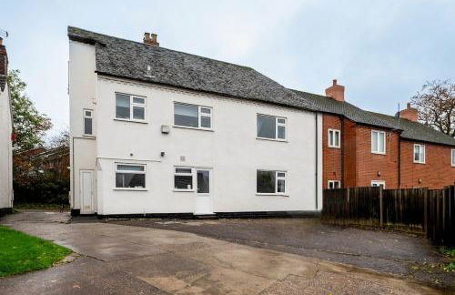 #34 Two bed apt Private Parking Stylish & homely - Photo 14