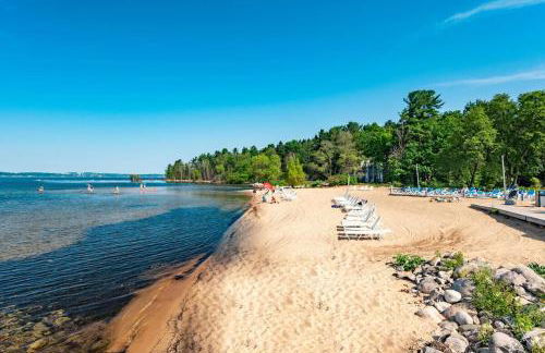 Gorgeous Grand Traverse Bay Beach Front Condo - Photo 16