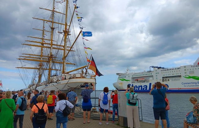 City Center Modern Retreat - Photo 11