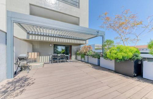 GuestReady - Chic Stay with Jacuzzi and Parking - Photo 29