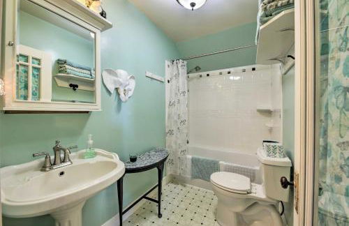 Quaint and Family-Friendly Watertown Farmhouse! - Foto 19