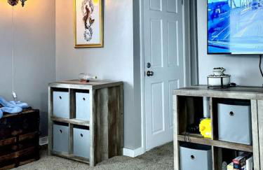 Comfy, Close to Downtown with Lake & Lift Bridge Views - Foto 41