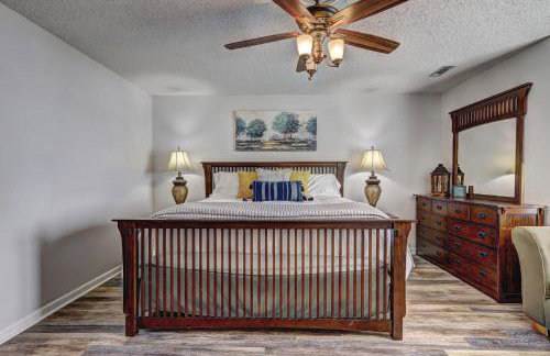 Lakefront Stillwaters Villa with Deck and Private Dock - Foto 22