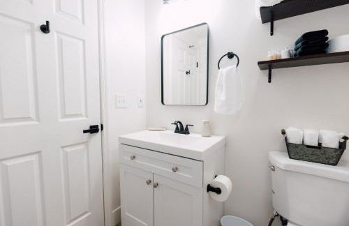 The Little Blue House - 1 King & 3 Queen beds - Foto 18