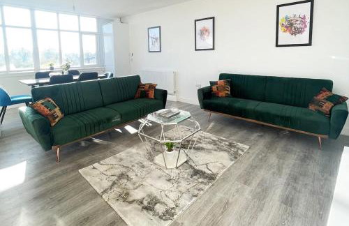 The Felix Apartments - 3 Bedrooms - FREE Parking - Close to train station - Photo 8