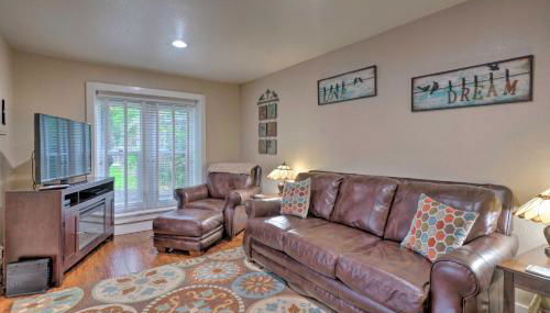 Creekside Home with Patio, Walk to Manitou Incline! - Foto 3