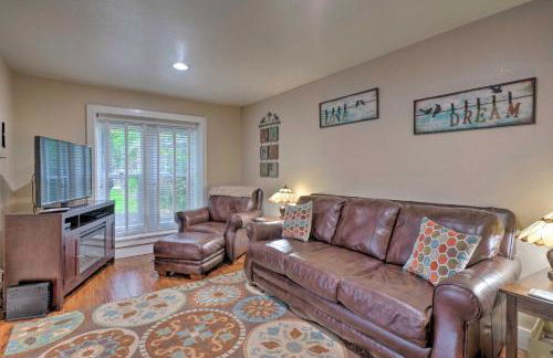 Creekside Home with Patio, Walk to Manitou Incline! - Foto 3