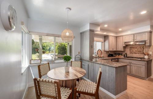 Newly remodeled home w pool & private back yard - Foto 36