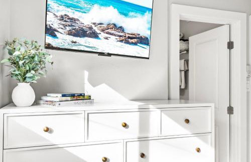 100 Steps to beach access - 5 minute walk to the Village - Private Porch - Foto 17