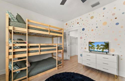 Peacock Palace Brand New Heated and Chilled Pool Golf Gym - Foto 12