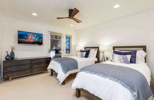 Updated 3BR, 3BA with Pool - Steps to Town - Foto 6