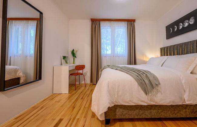 Yellow house with private parking - Photo 11