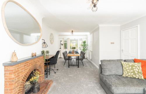 3-Bedroom Cosy Stunning Central Home, Sleeps 8 with Parking and Private Garden - LONG TERM STAY SPRING SPECIAL OFFER AVAILABLE! - by Blue Puffin Stays - Foto 24