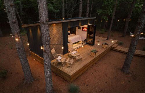 Glamping cabin with private deck and hot tub! - Foto 2