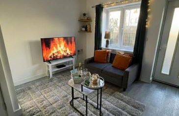 Spacious 4BR House with 2 Bathrooms and 1 WC ideal for Families, Professionals and Relocators near NEC, BHX, HS2 and JLR with Travel Cot, Pets Allowed and Free Parking - The Home Makers Hub - Foto 37