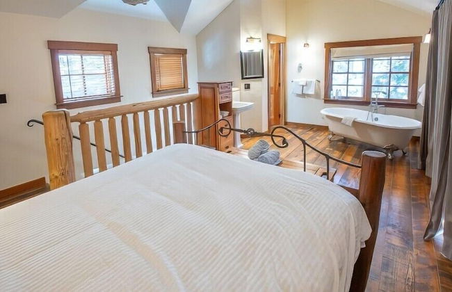 Snow Creek Cabins by Fernie Lodging Co. - Photo 5