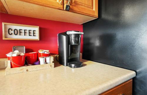 Hot tub, fireplace, fire pit, pool table, grill, EV, pets, HOA lake - Photo 23