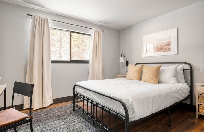 Quiet River Bend Cabin by Avantstay 35 Mins to Mt Bachelor 10 Mins to Town Centre Hot Tub - Foto 15