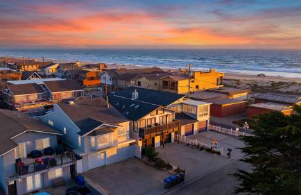 Steps to Beach w/ Patio+deck Foosball Happy Bottom Beach House by Avantstay - Foto 2