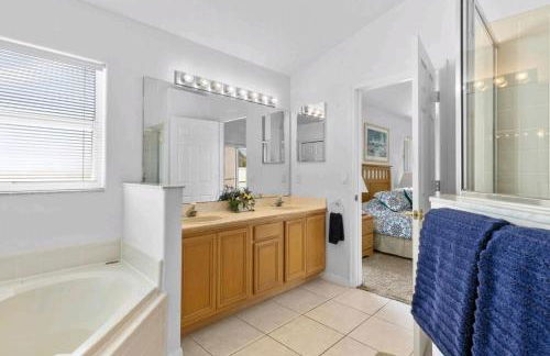 Sunny Getaway with Private Pool, Spa & Fenced Yard - Foto 13