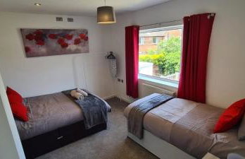 Well presented 3 Bed House- 9 Guests - Great for Leisure stays or Contractors -NG8 postcode - Foto 6