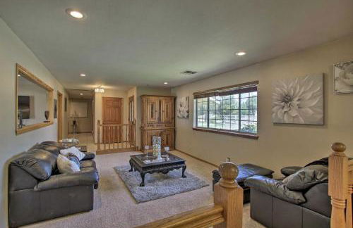 Spacious Lancaster Family Ranch - BBQ and Patio - Foto 8