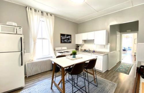 Walk to Wrigley 3BR1BA Sleeps 8 Free Parking - Foto 30
