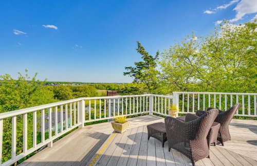 Elegant Gloucester Beach Getaway with Ocean Views! - Foto 1