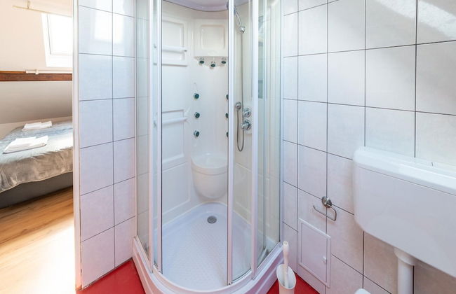 Family Villa Near Lake - Photo 21