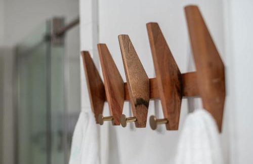 Tranquil Light-Filled Retreat 3BR Ranch - Photo 35